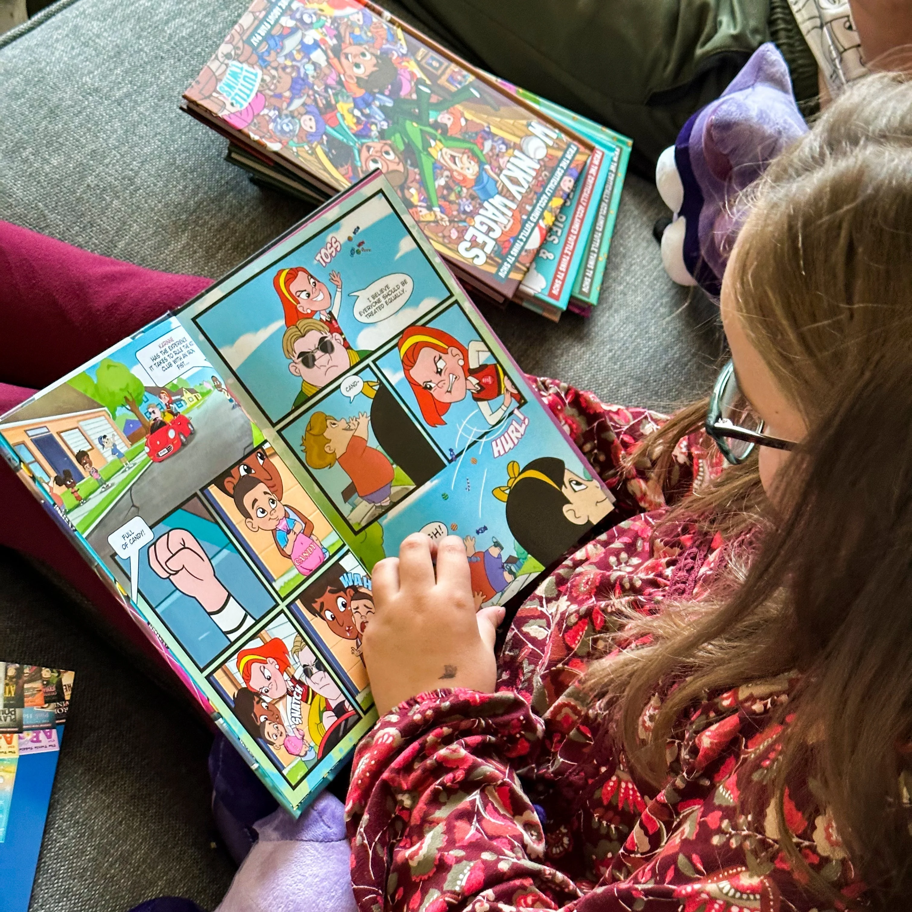 Season 1 Graphic Novel Hardcover Box Set - Image 12