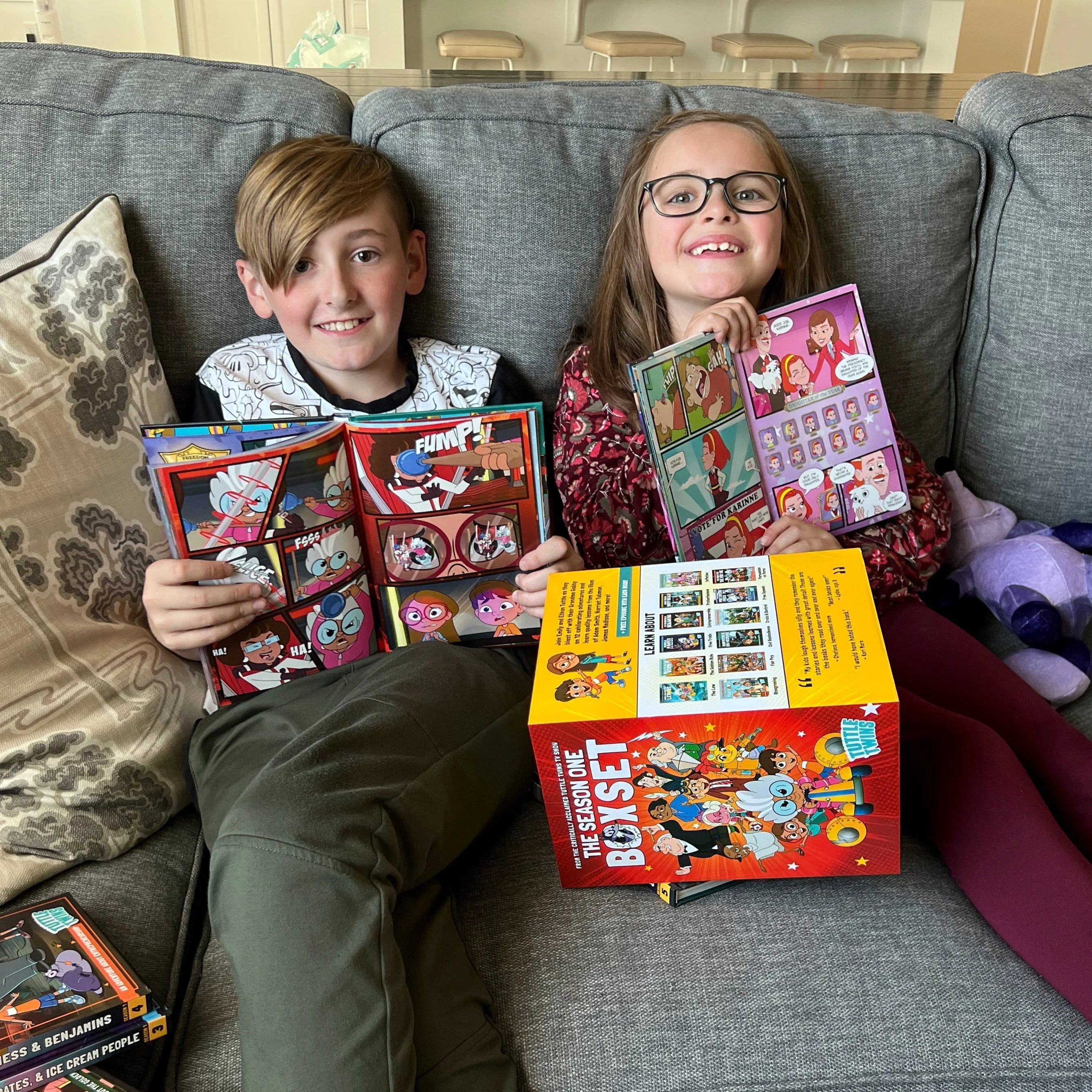 Season 1 Graphic Novel Hardcover Box Set - Image 3