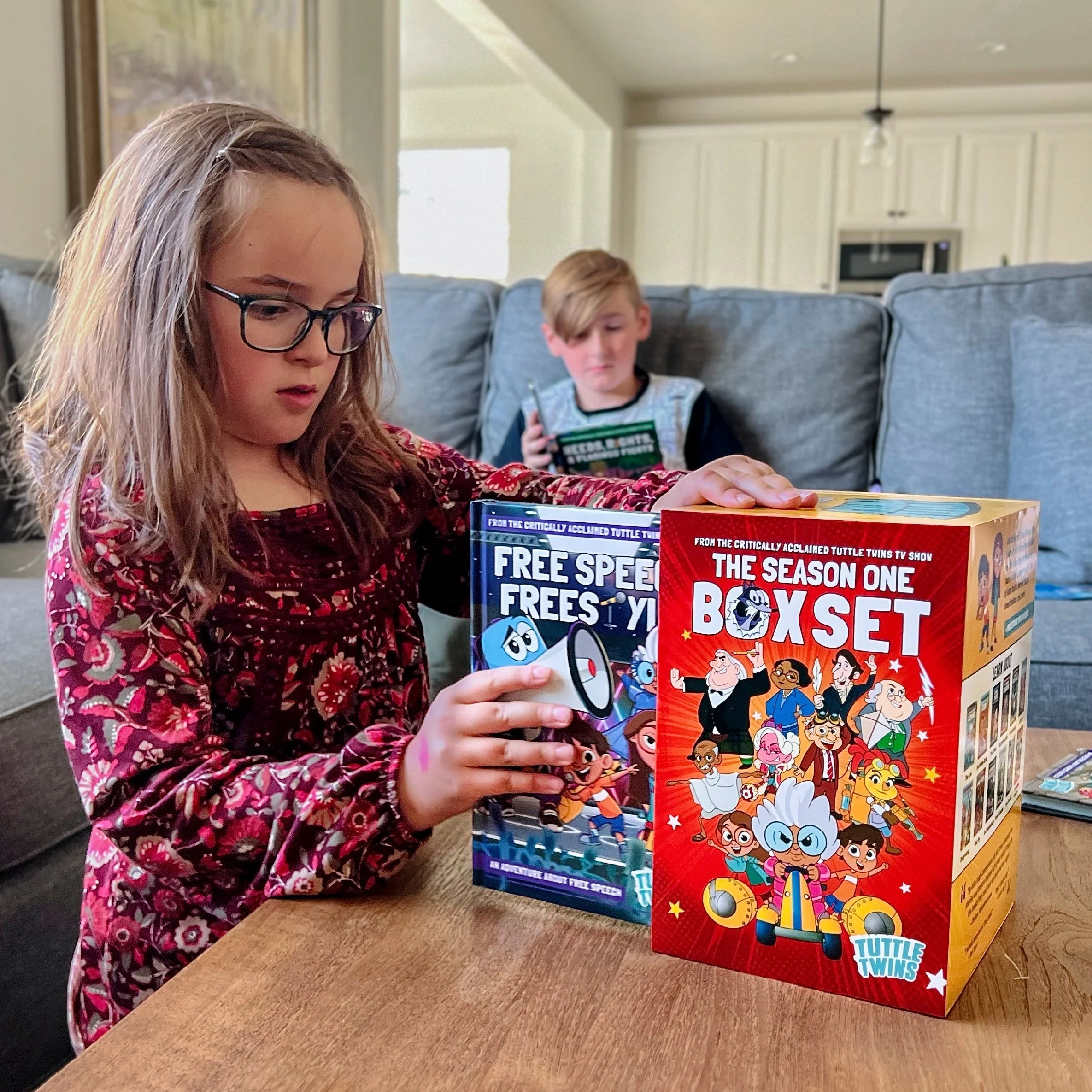 Season 1 Graphic Novel Hardcover Box Set - Image 5