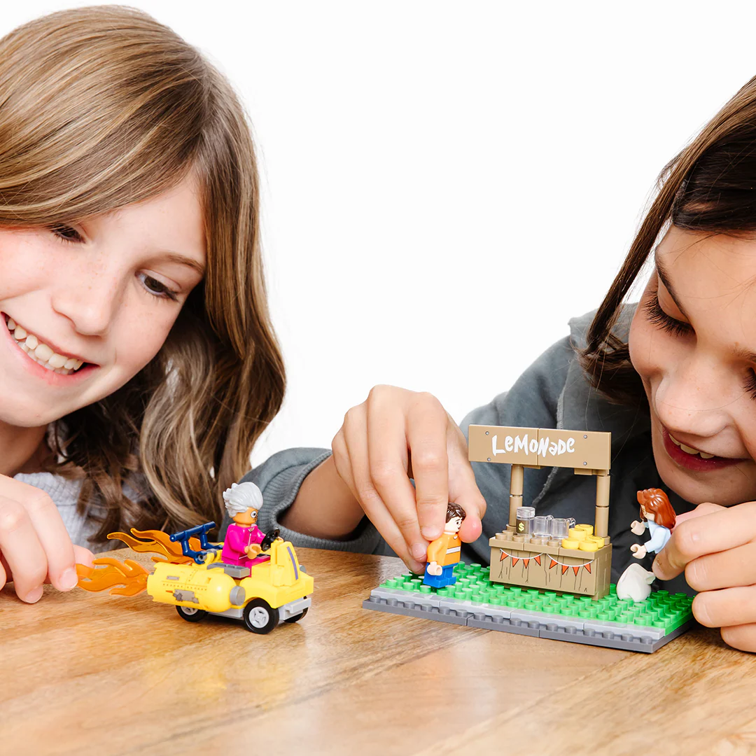 Tuttle Twins "When Laws Give you Lemons" Lego Brick Set - Image 3